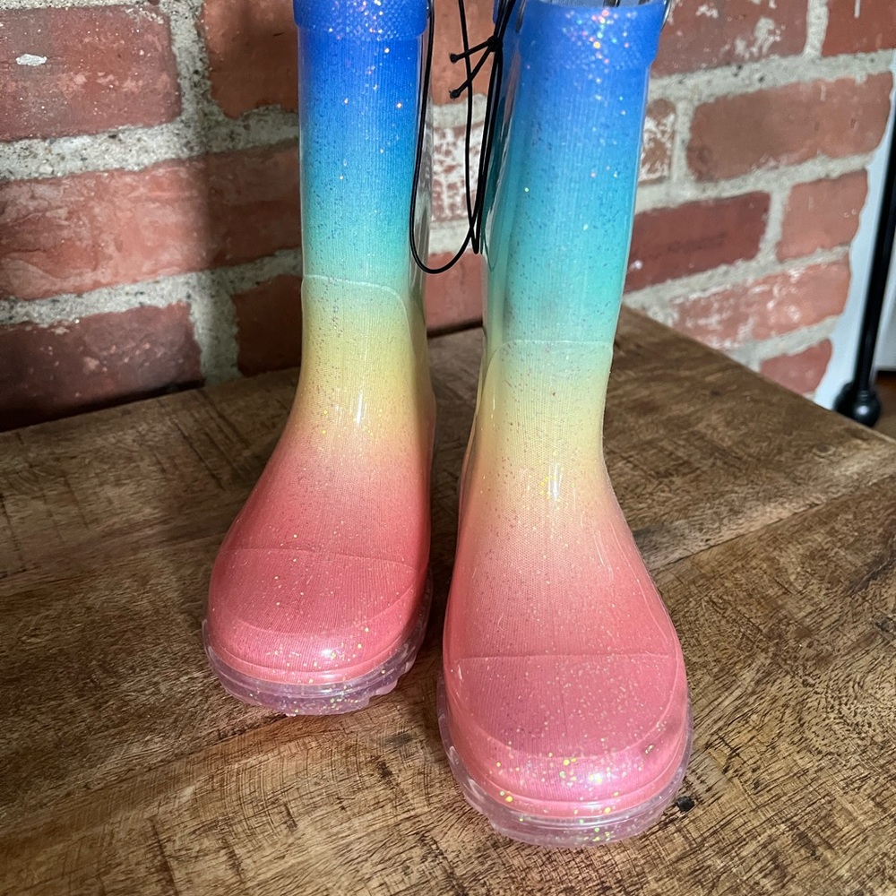 New with tags, little girls sparkly boots heels, light up new with tags